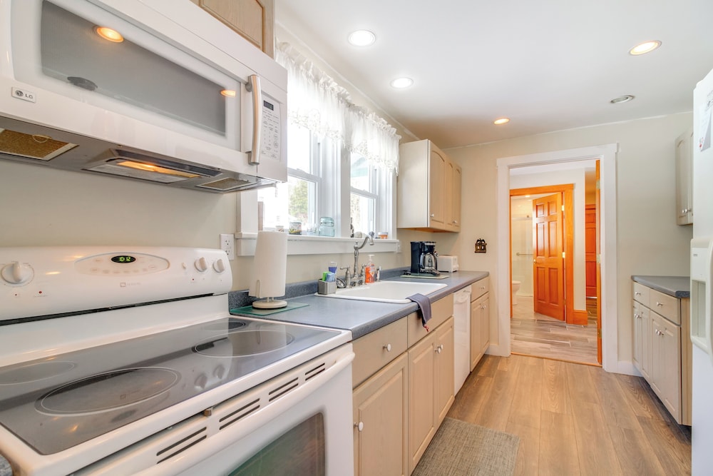 Swim, Ski & Sip: Lakefront Retreat in Plymouth