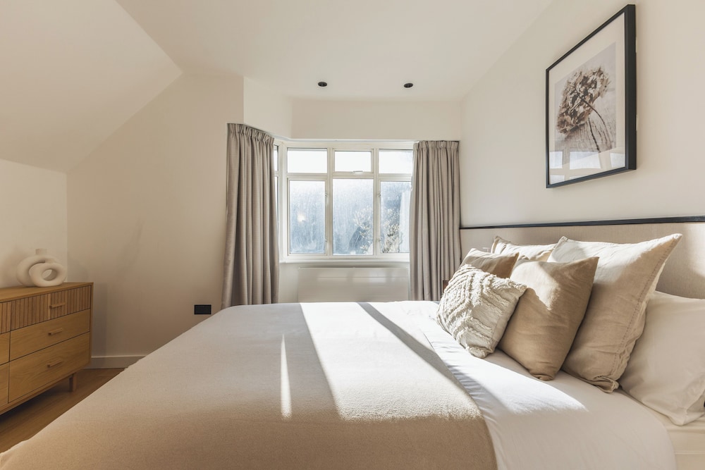 Beautiful Flat in Acton