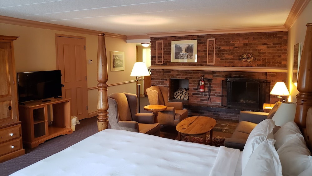 North Bay Vacations - Ramada by Wyndham Pinewood Park Resort North Bay - Property Image 25