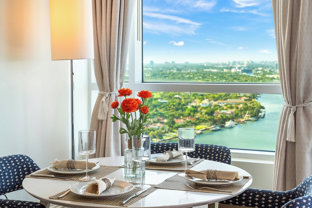 Luxury Vacation Rentals at Fontainebleau Miami Beach by LRMB