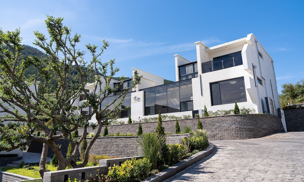 Baekya Pool Villa & Kids view 2