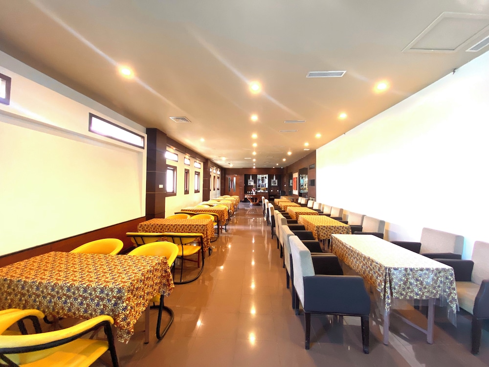 HOTEL GOLDEN SEASON