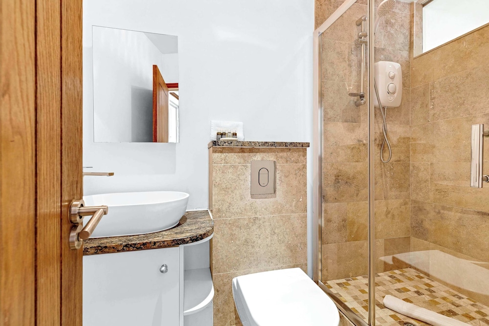 Lovely 1 Bed Home With Garden