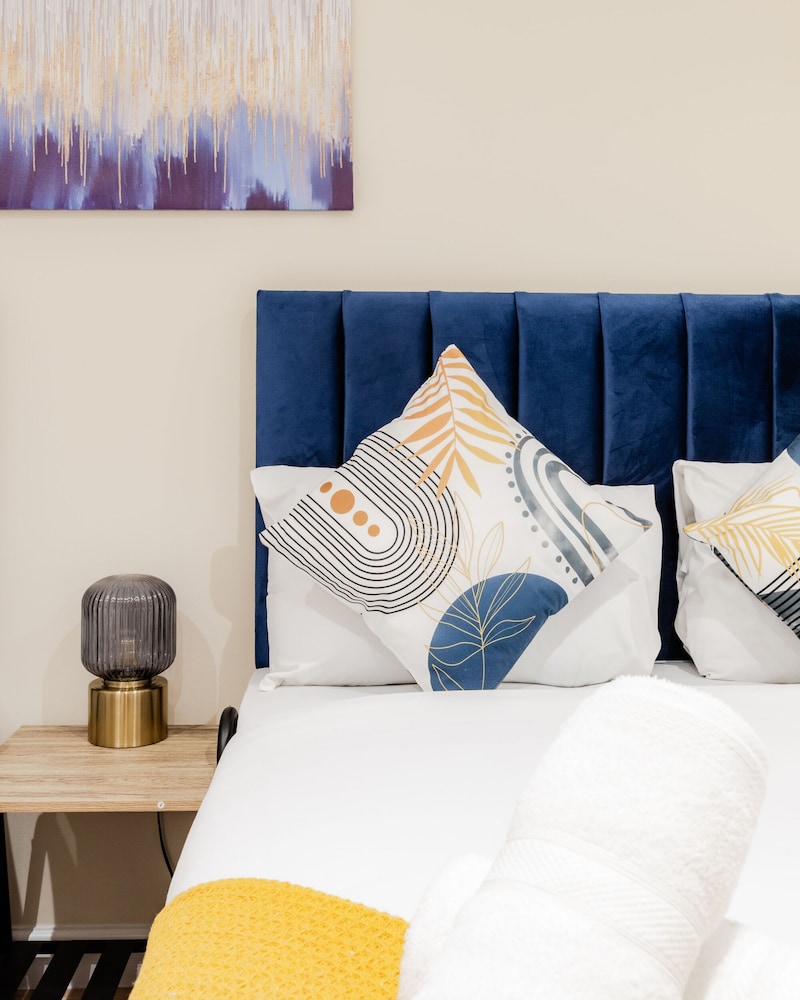 Comfy Apartments in Queensway