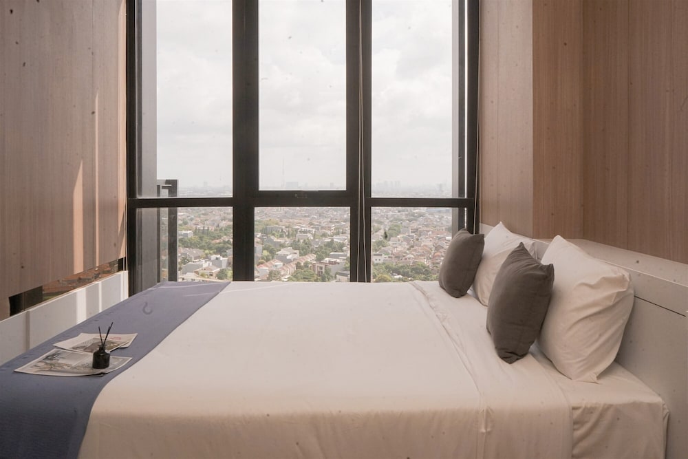 Comfy And Modern Look 2Br At Yukata Suites Apartment