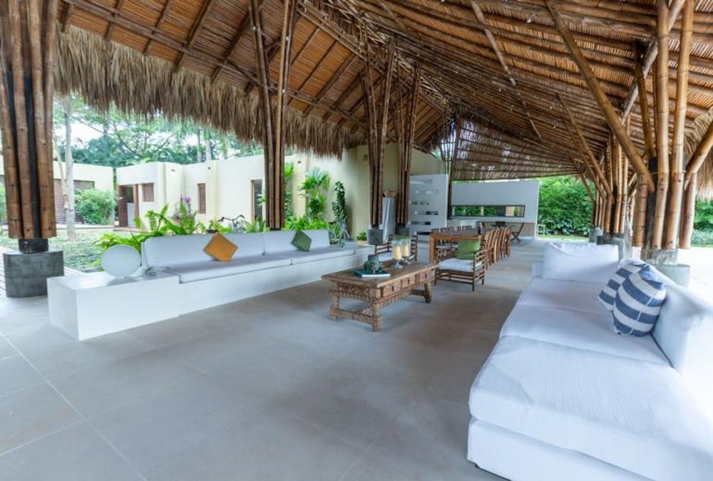 w Amazing 4BR Villa w Pool at Mesa de Yeguas