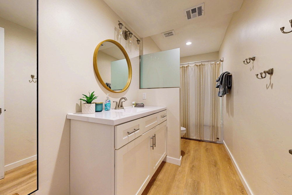 4BR Dog-friendly Home w/ Pool, Spa, Grill & A/C