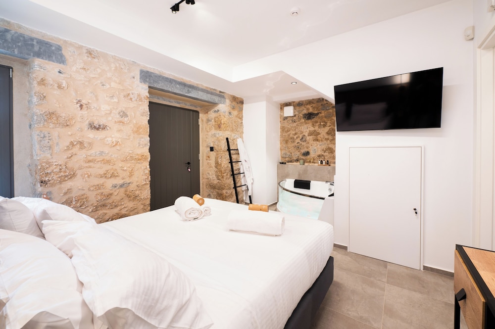 Cardamilia Suites