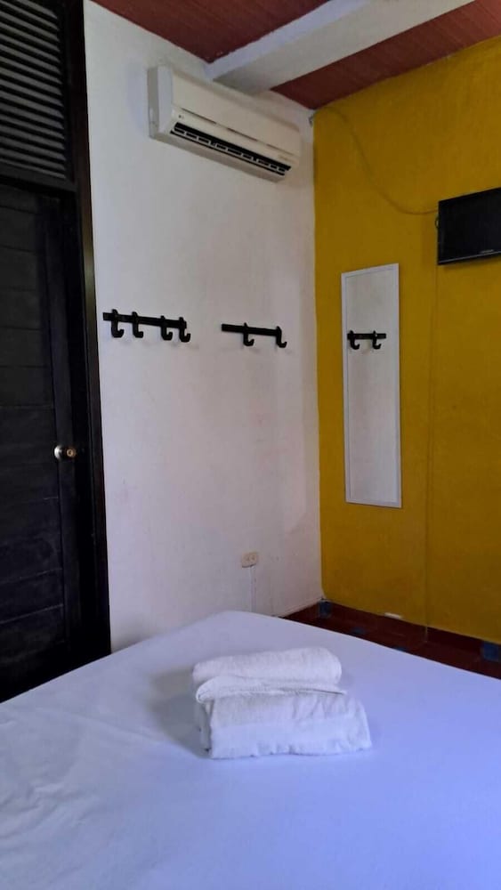 Aluna Hostel B&B