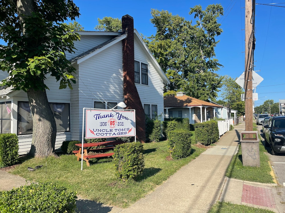 Uncle Toms Cottages - Property Image 4