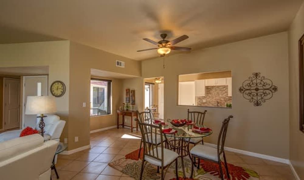 Stylish Condo With Golf Course Views