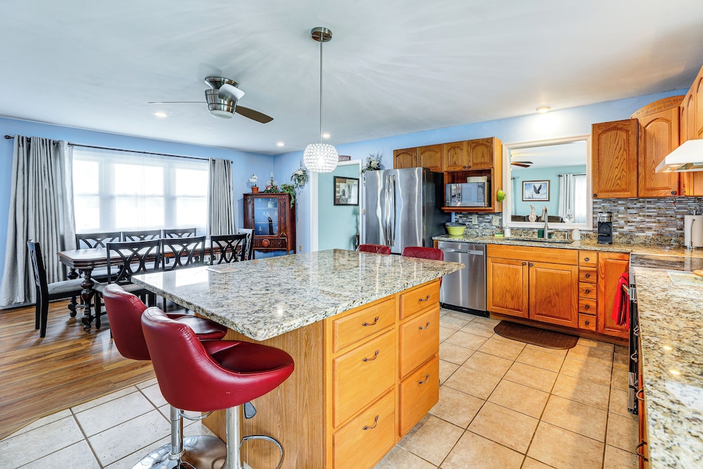 Getaway on 1/2 Acre w/ Deck in Georgetown