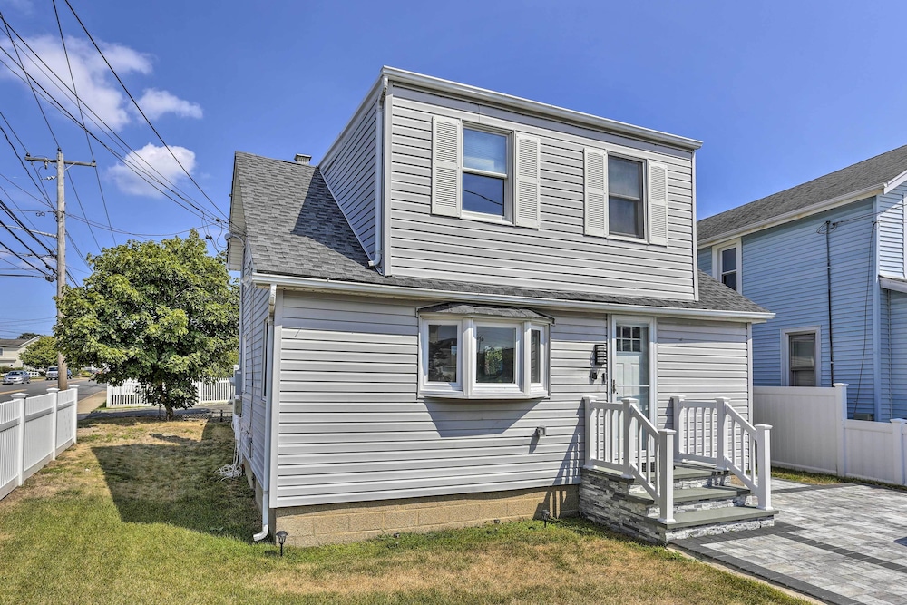 Long Island Home Near Beaches Golf - Property Image 13