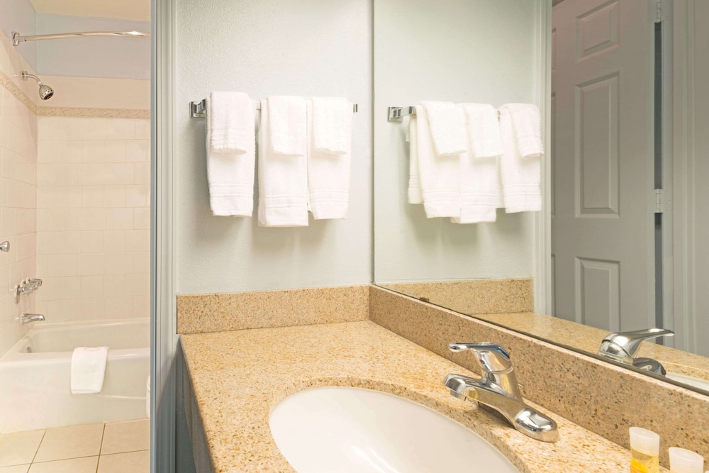 Lawrence Vacations - Days Inn by Wyndham KU Lawrence - Property Image 11