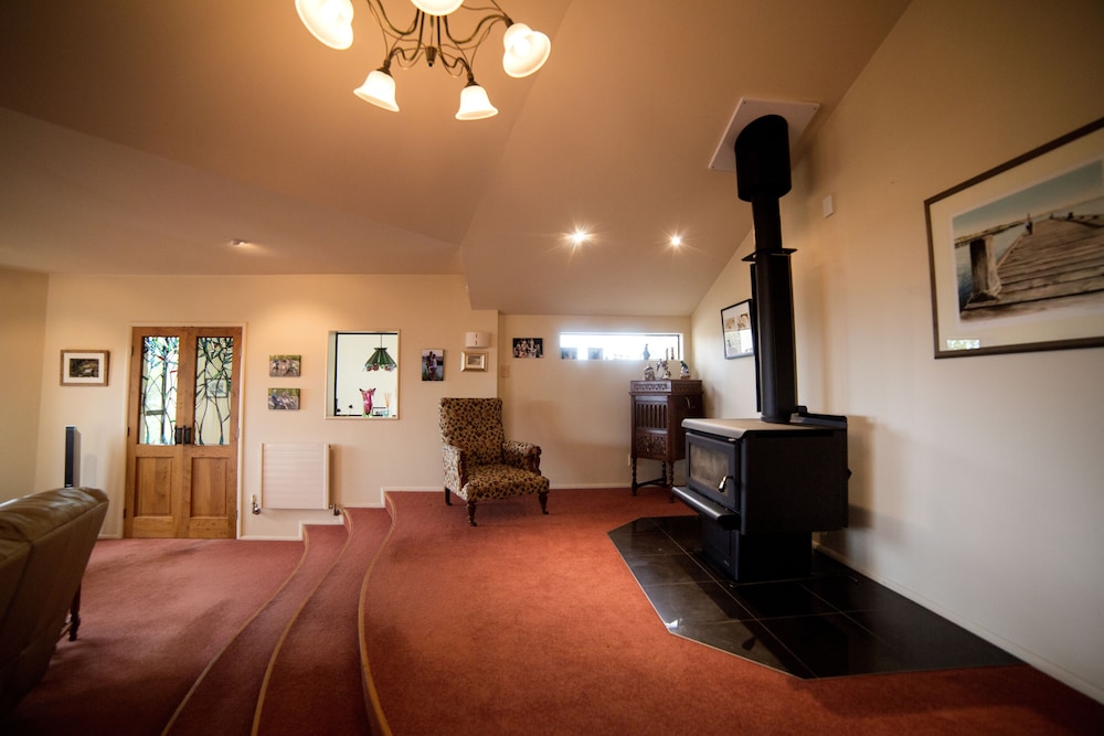 Oamaru House Bed and Breakfast