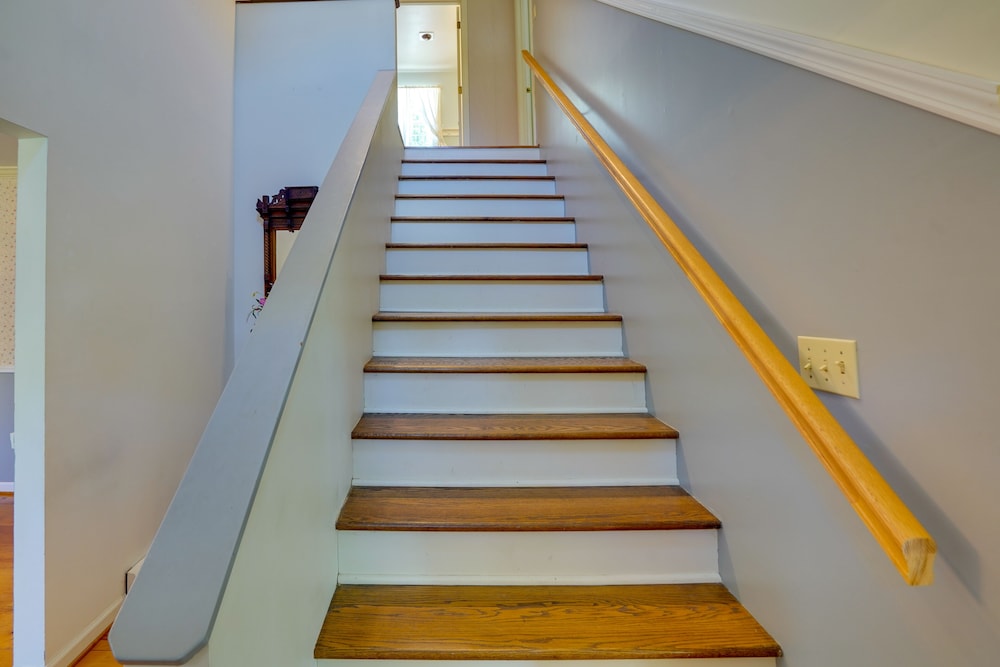 Pittsfield Home w/ Deck - 12 Mi to Jiminy Peak!
