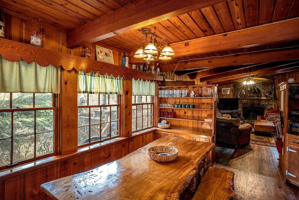 Bear Creek Lodge and Cabins in Helen Ga - Pet Friendly, River on Property, Walking Distance to downtown Helen