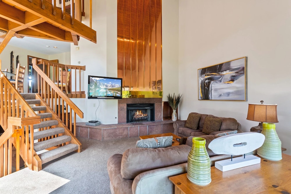 Pinnacle at Deer Valley Resort - Four Bedroom Condo with Hot Tub #1470 4 Condo