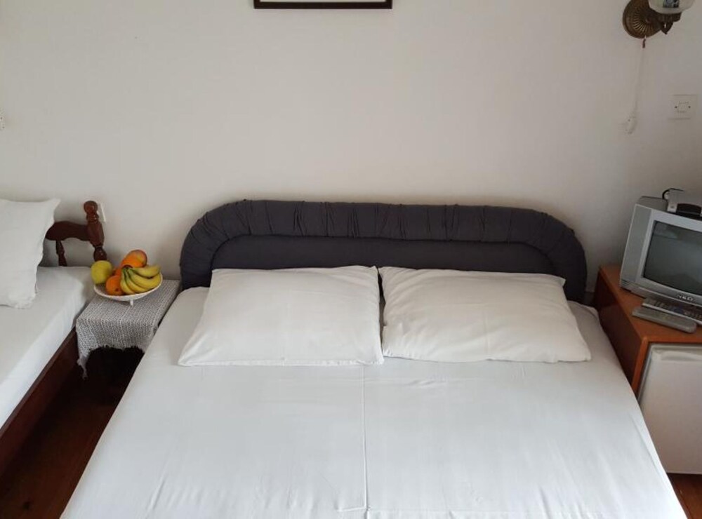 Comfortable Budva Rooms With Easy Access to Sveti Stefan