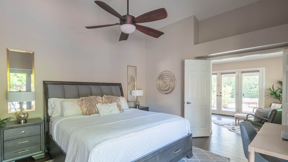 Scottsdale Gem W/pool in Private and Serene Yard!