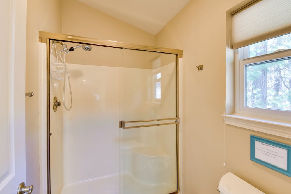 Hot Tub + Pool Table: Cabin Near Calaveras Park!