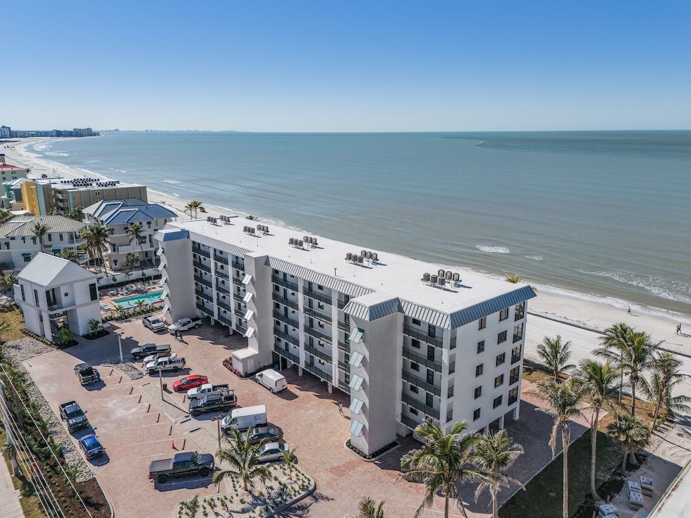 Seaside 209: Oceanview 2br/2ba Condo With Pool, Steps To Beach 2 Bedroom Condo