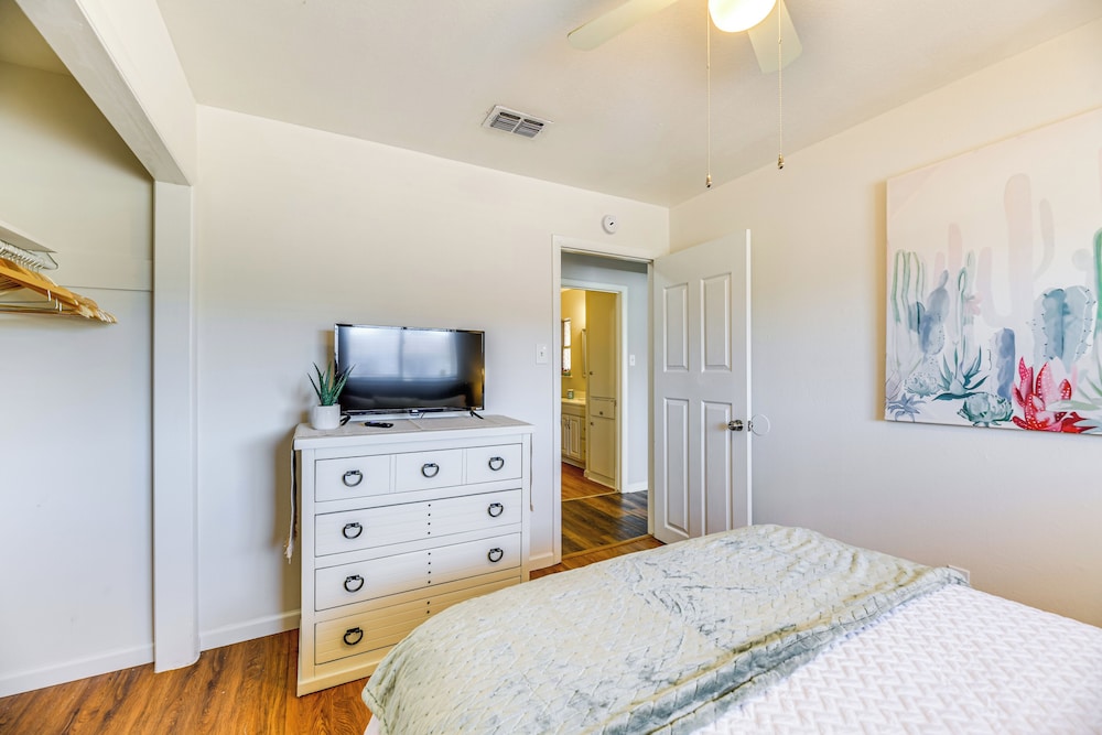 Game Room & Grill: Family Home in Corpus Christi!