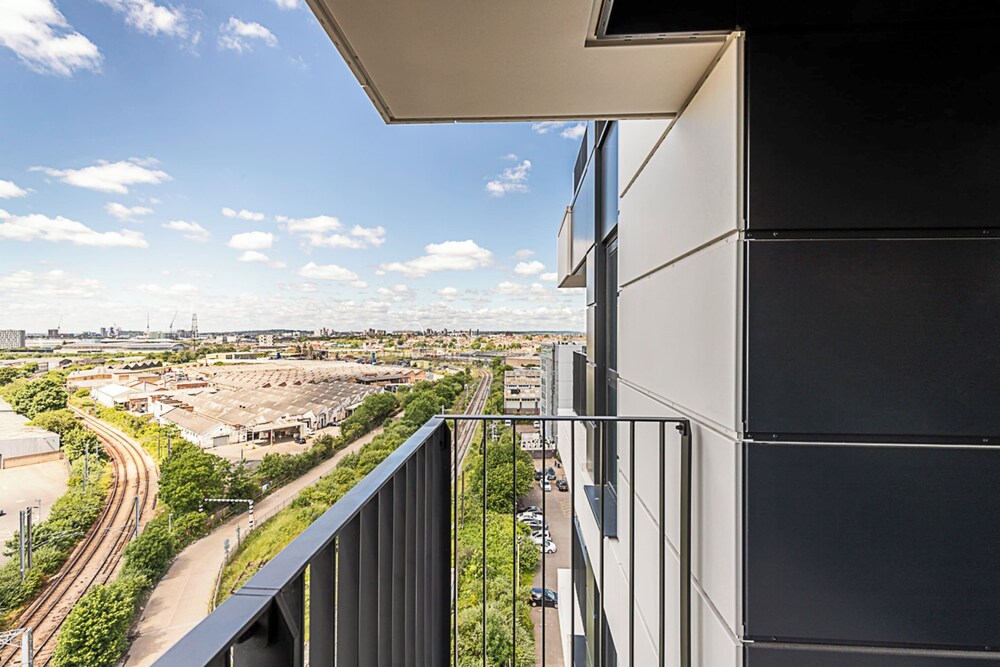 Sky-high Apartment With Modern Decor