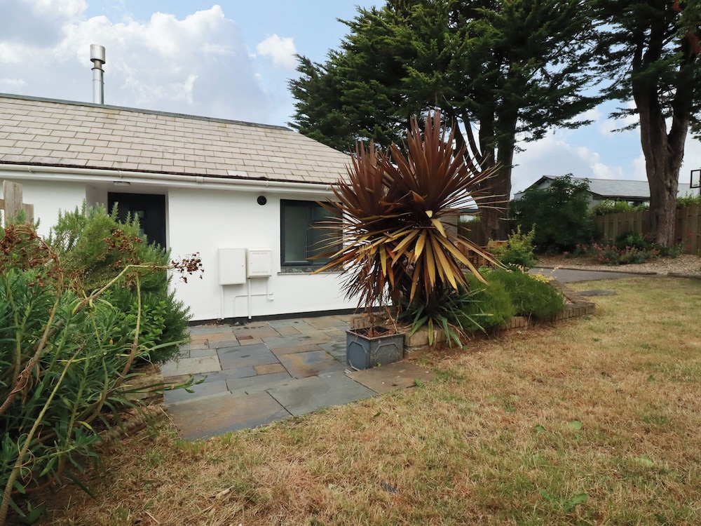 6 Trelawney Court