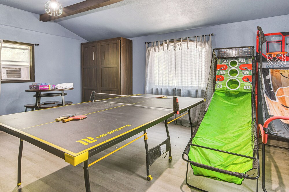 Lake View & Game Room on 3 1/2 Acres, Near Marina