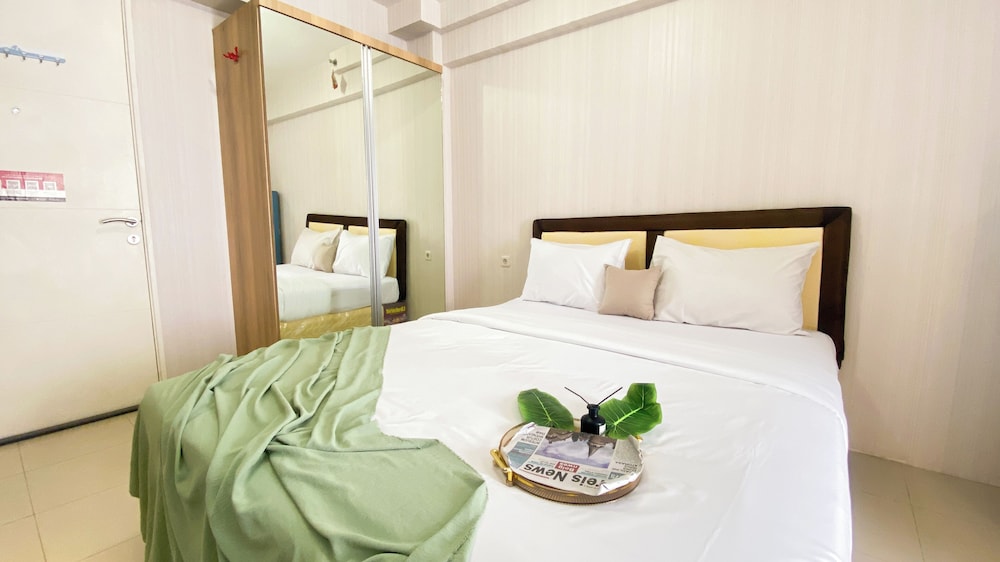 Homey And Comfy Studio At Bassura City Apartment Near Mall