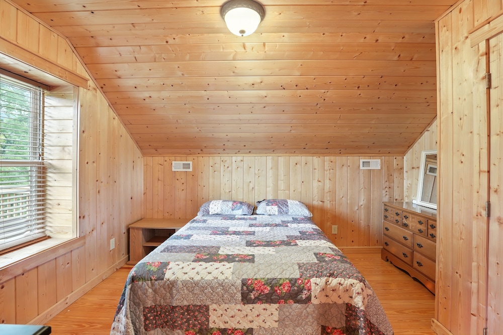 Secluded Mountain Retreat With Stunning Views 4 Bedroom Home