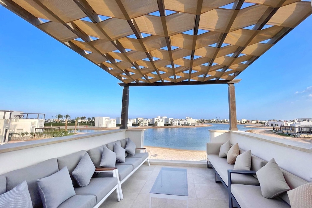 Xuru Stays I Haute & Hand-picked 4bdr Villa Private Pool