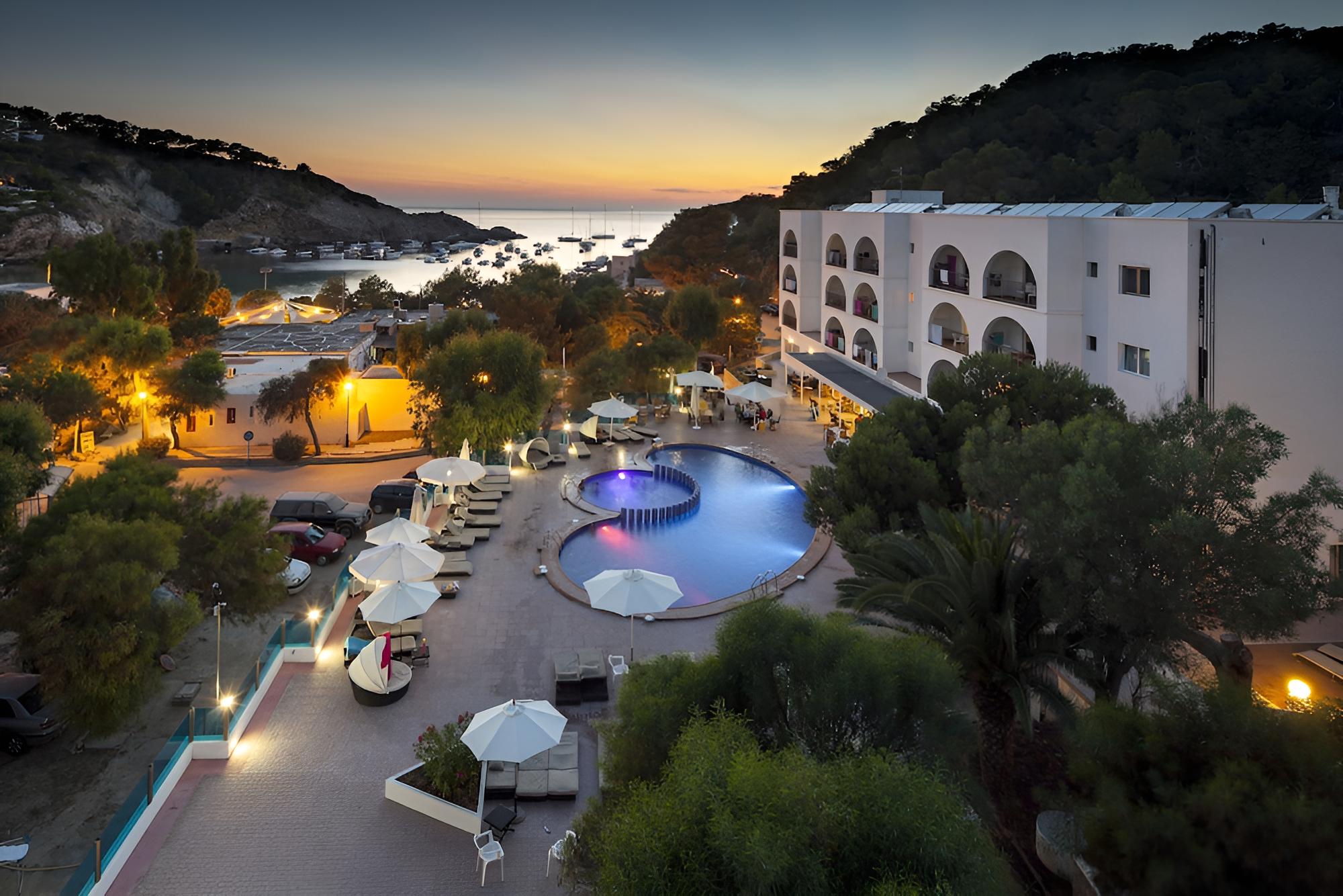 Aparthotel Puerto Cala Vadella