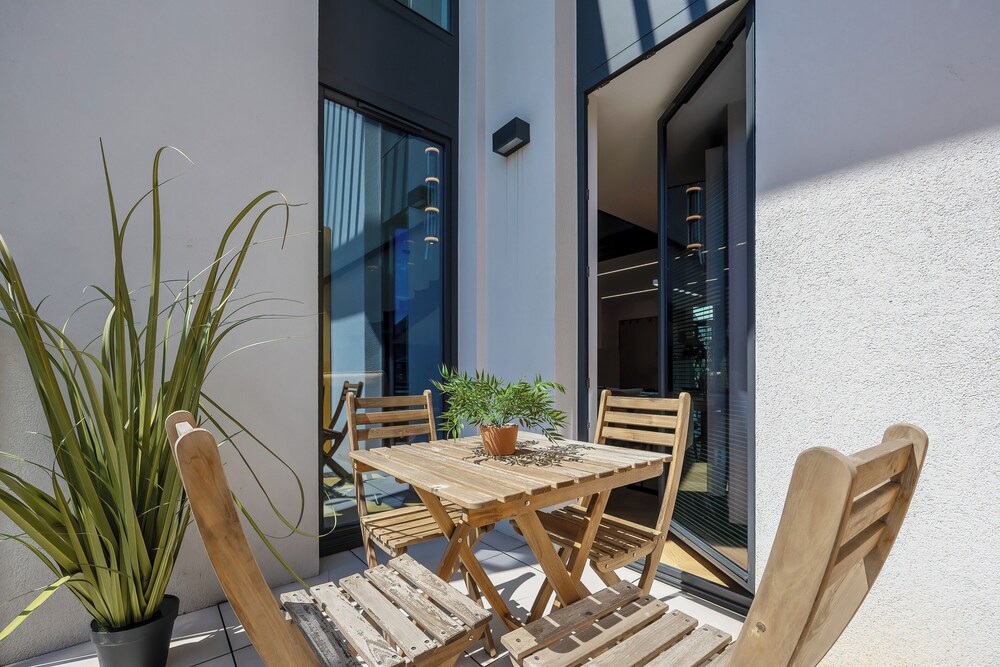 Apartment With A/C by Renters Prestige