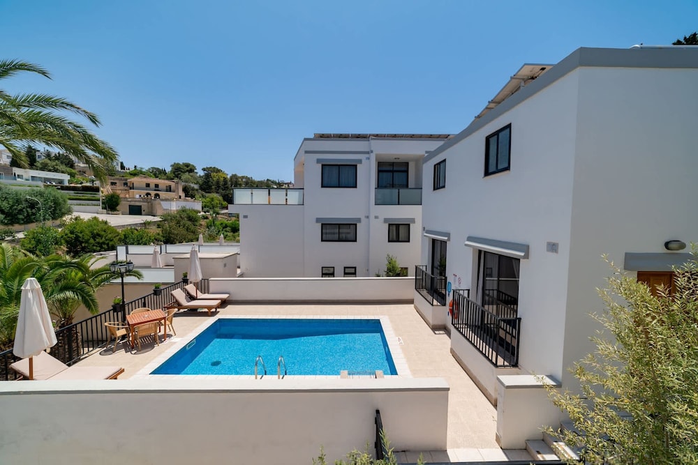 Villa Narcis - 2 Bedroom Villa With Private Pool
