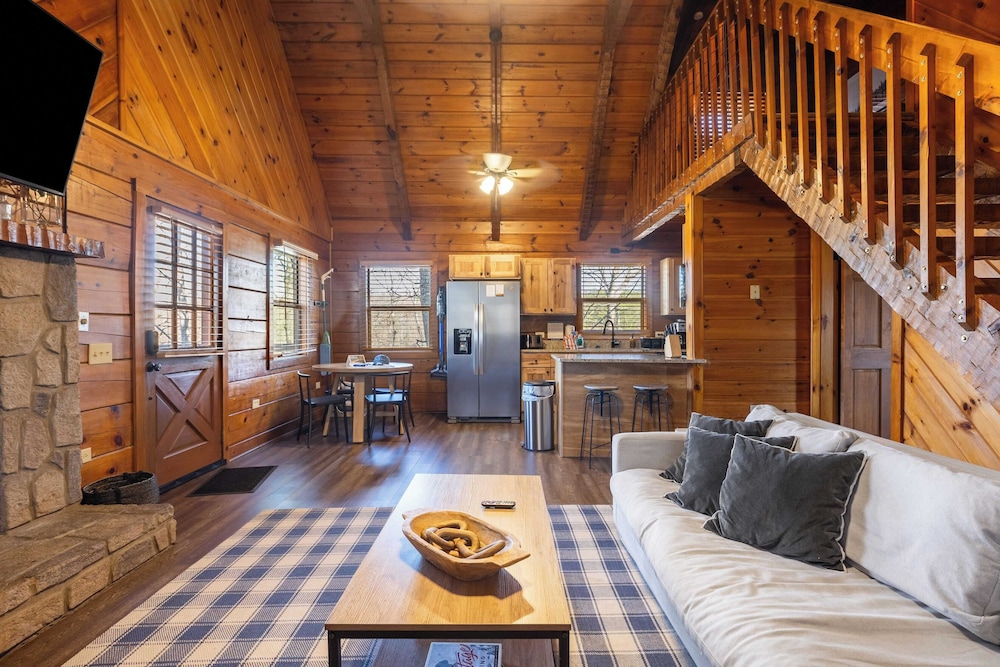 2 Cabins Porch w/ Hot Tub + Views, Game Room Dudley II & III by Avantstay