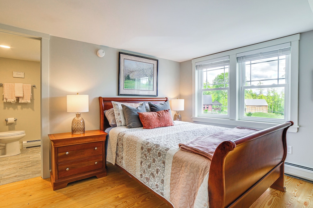 Charming Cavendish Cottage: All-season Retreat! view 4