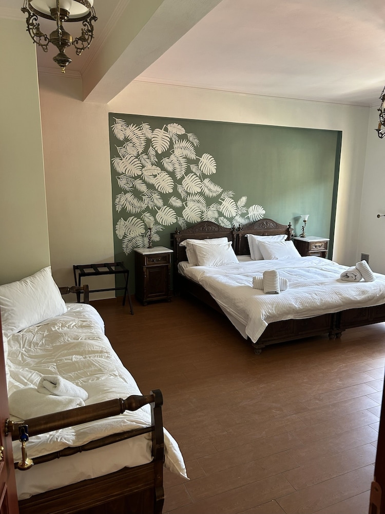 Aristarchos Lodge