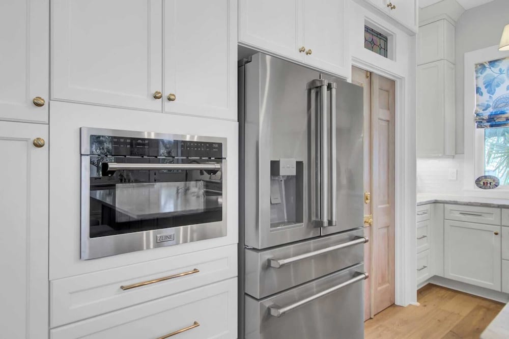 Walk to the Beach + Private Pool, Rooftop Terrace, Balcony 3602 Cameron