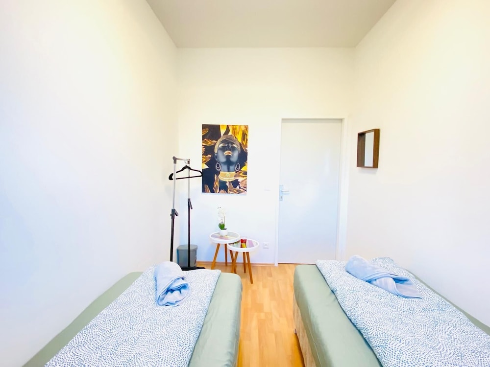 5 Bedroom Apartment near Schonbrunn