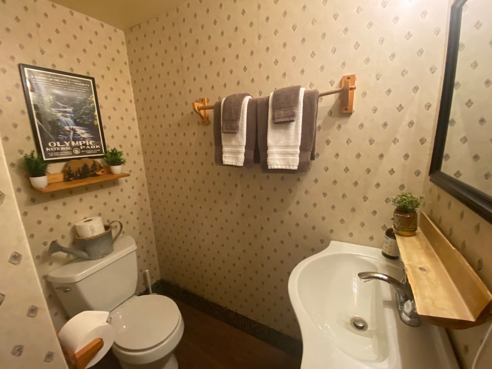Manitou Lodge