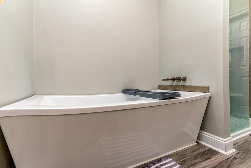 Chillax - 2810 Bienville Blvd 5 Bedroom Home by RedAwning view 5