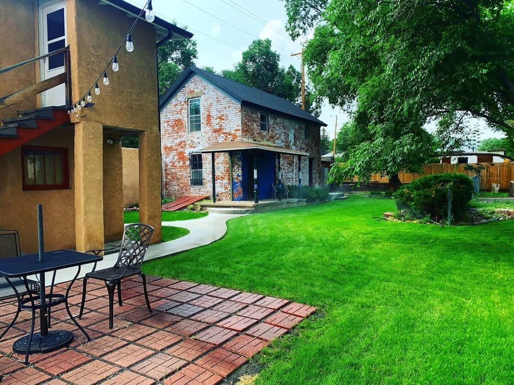 Franklin Fab Gallery House