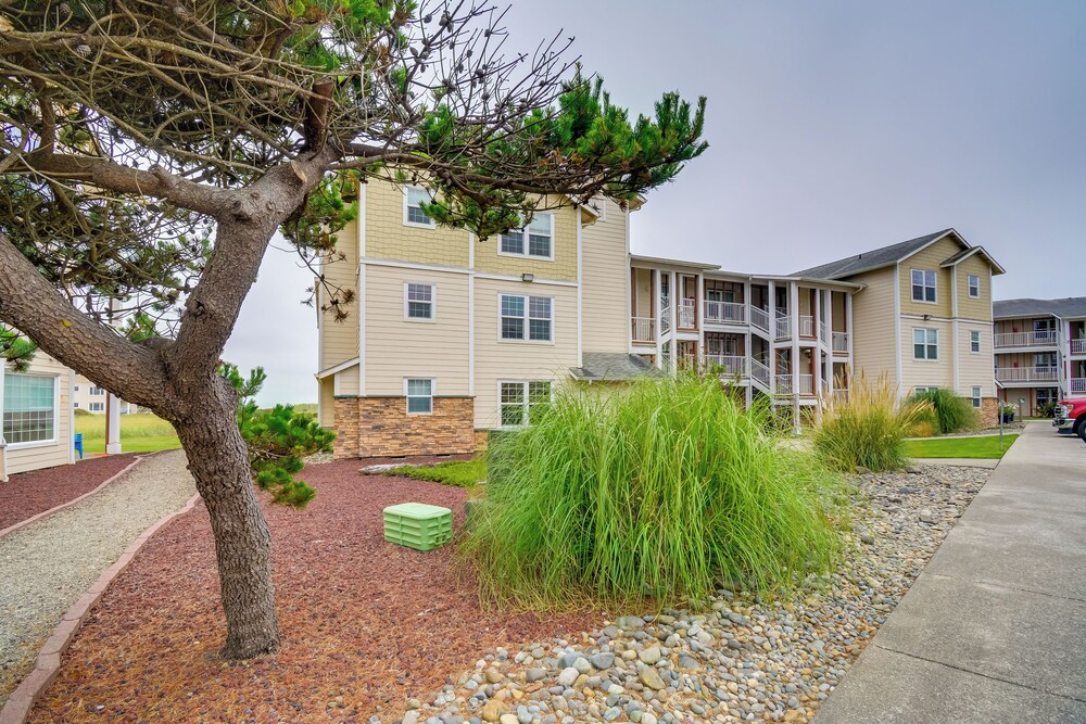 Walk to Beach: Panoramic Splendor Westport Condo view 2