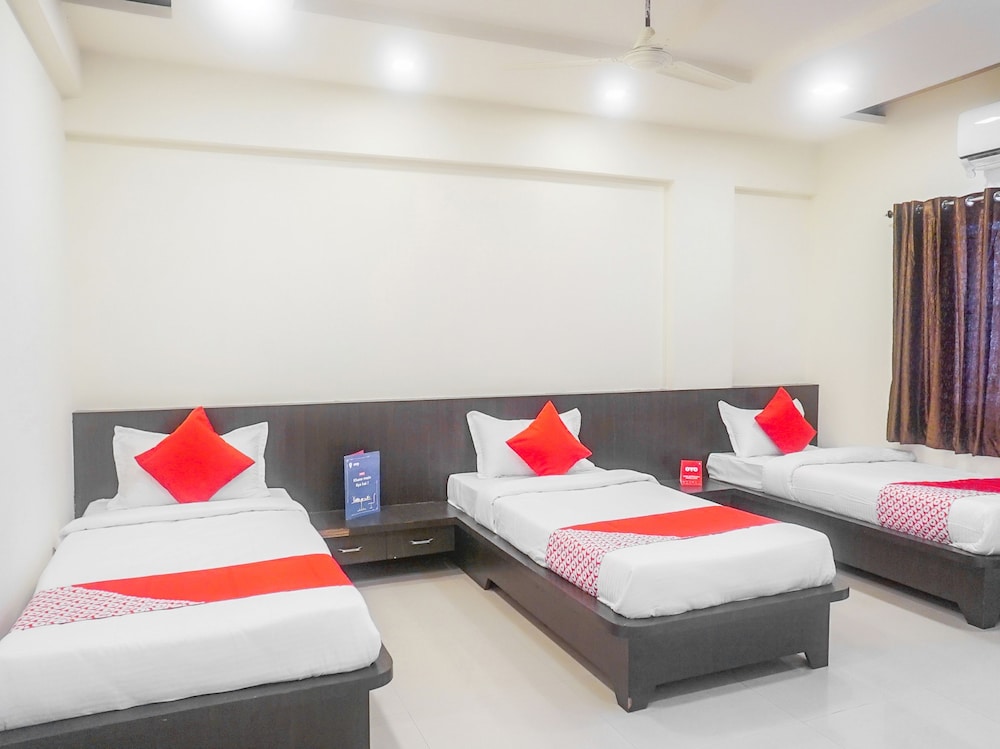 OYO 13583 Hotel Paradise Inn
