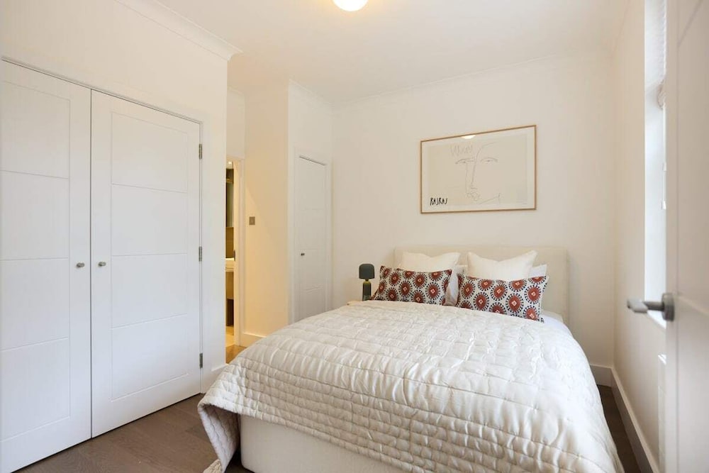 The Chelsea Square Crib - Bright 1bdr Flat