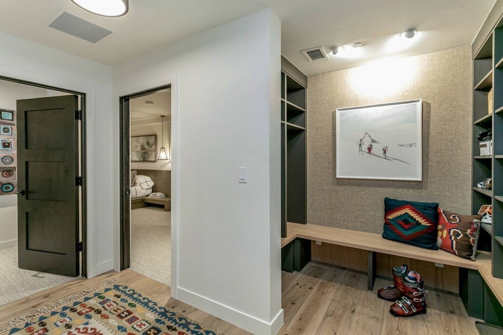 Gorgeous 4 Bedroom Ski In/out Condo in Beaver Creek Village
