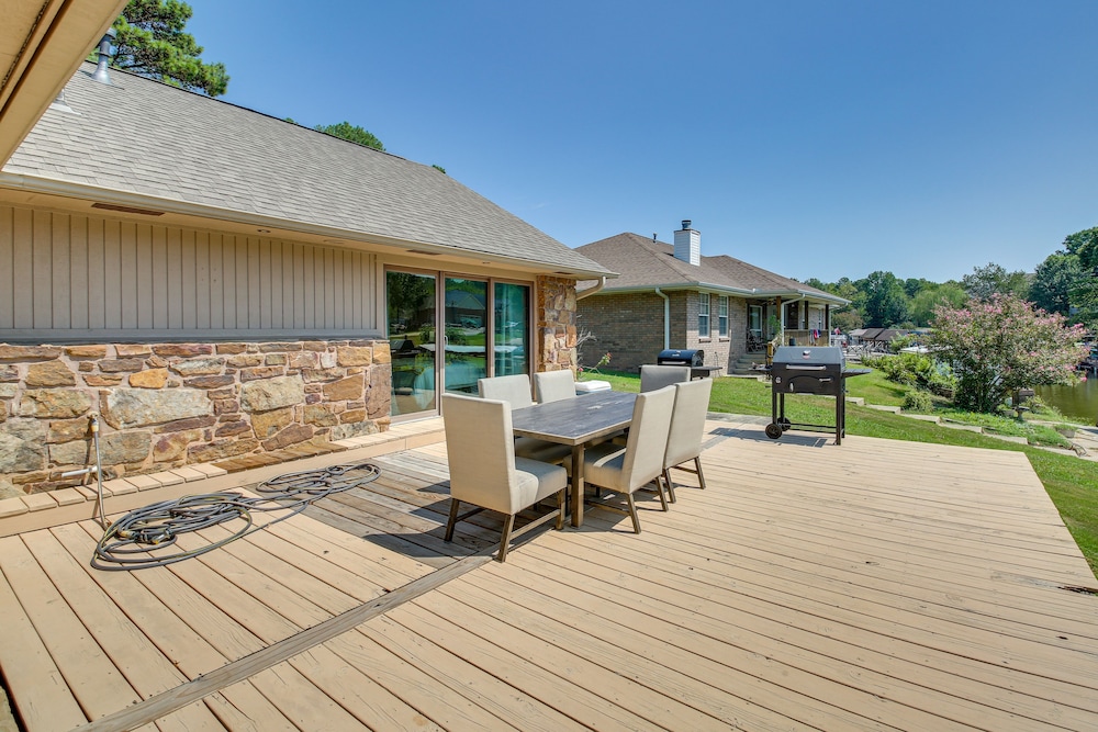 Peaceful Hot Springs Home: Deck w/ Water Views! view 3