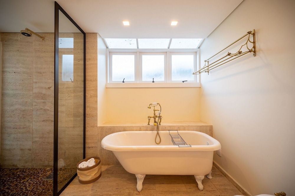 Angra - Mombaça | Mansão Espetacular Beira-Mar, 7 Suites - por Casapē Rio